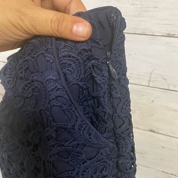 Banana Republic Eyelet Navy Blue Skirt Size 2 - Picture 7 of 7